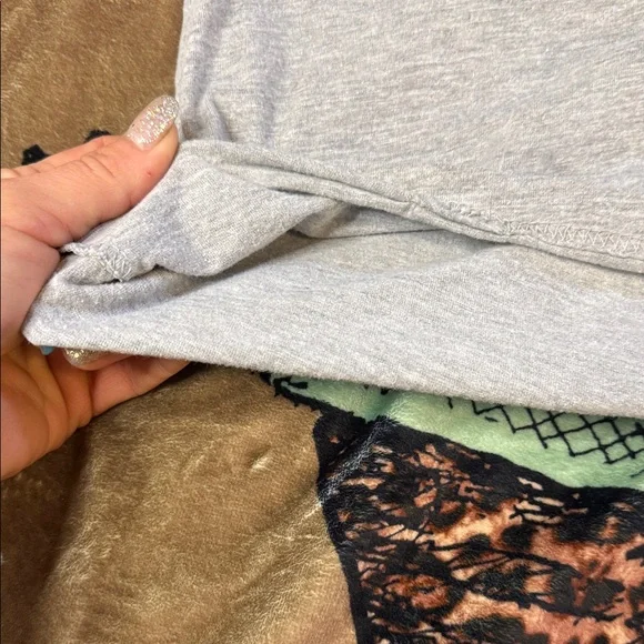 Bundle of 2 Gray Graphic T-Shirts with Chiefs Design - Picture 7 of 10